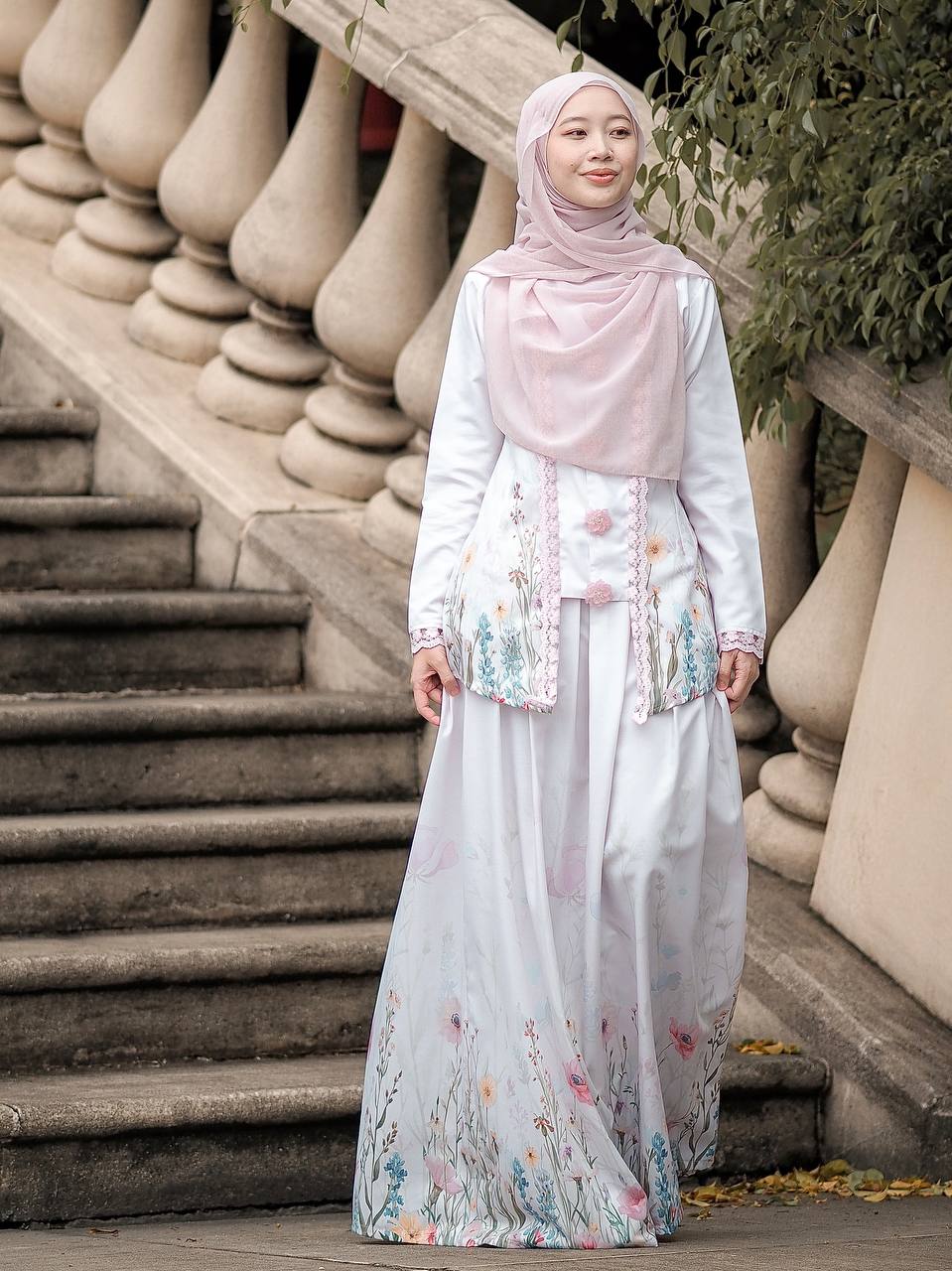 Melora Kebaya in Beige