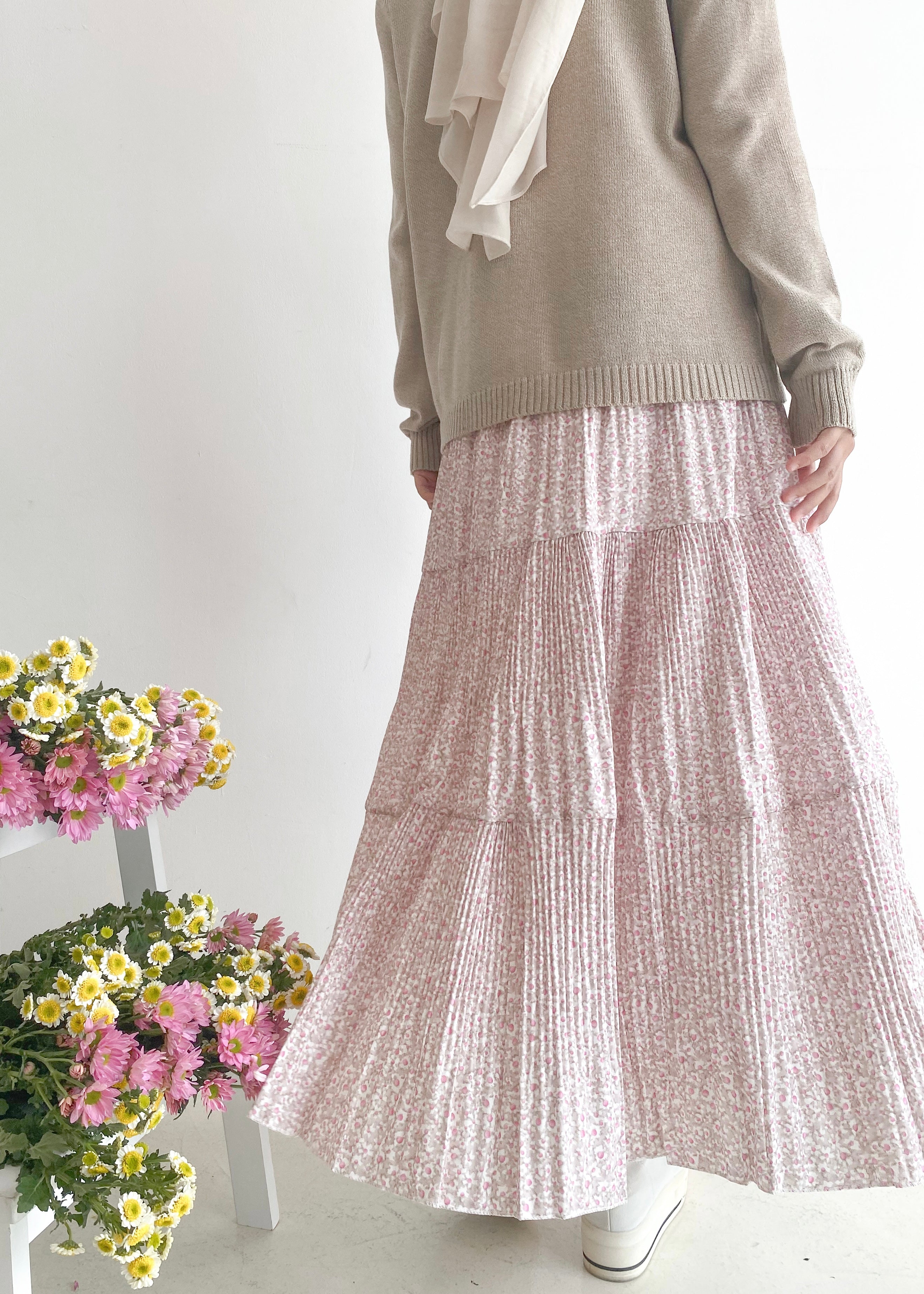 Petal Pleated Skirt in Soft Brown