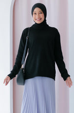 Load image into Gallery viewer, Agnes Knitted Top in Black
