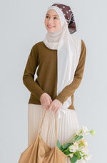 Load image into Gallery viewer, Agnes Knitted Top in Saddle Brown
